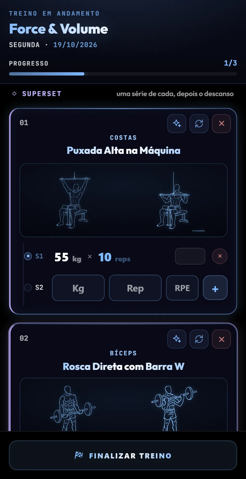 Treino em andamento com um superset: puxada alta e rosca, ligados
